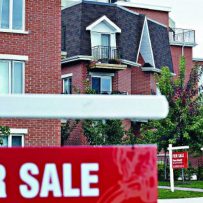 Most Canadians would have trouble with 10% hike in mortgage payments: poll