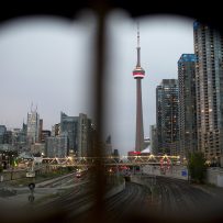 Bank of Canada Upbeat on Economy, Remains Cautious on Rates