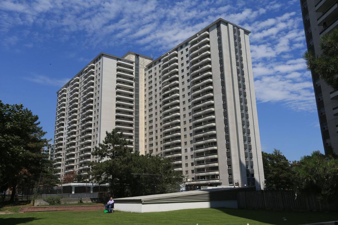 New Toronto law means apartment buildings will be given colour-coded ratings, similar to restaurants