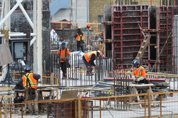 RENTS COULD DROP 5 PER CENT — AND VACANCY RATES MIGHT CLIMB — IN TORONTO THIS YEAR