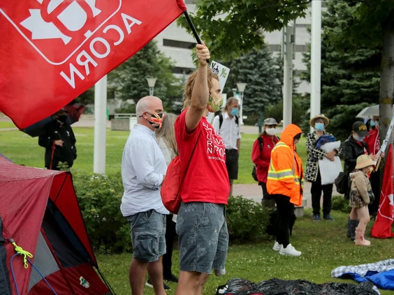 TENANT GROUP, NEW OWNERS SQUARE OFF OVER VANIER ‘RENO-VICTIONS’