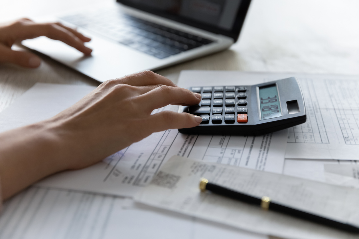 CANADIANS NOW HAVE THE HIGHEST HOUSEHOLD DEBT LEVELS IN THE G7